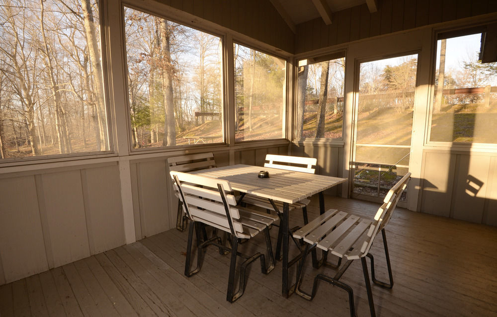 Lake Cumberland State Resort Park Jamestown Exterior photo